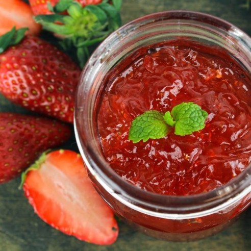 Ricetta per preparare marmellata alle fragole. Scopri la ricetta su FruttaWeb.com
